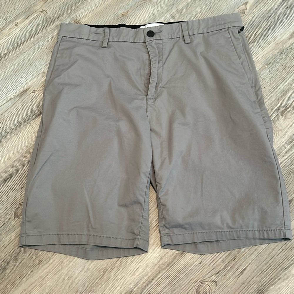 Old navy men’s shorts ultimate tech slim gray size 30 built in flex